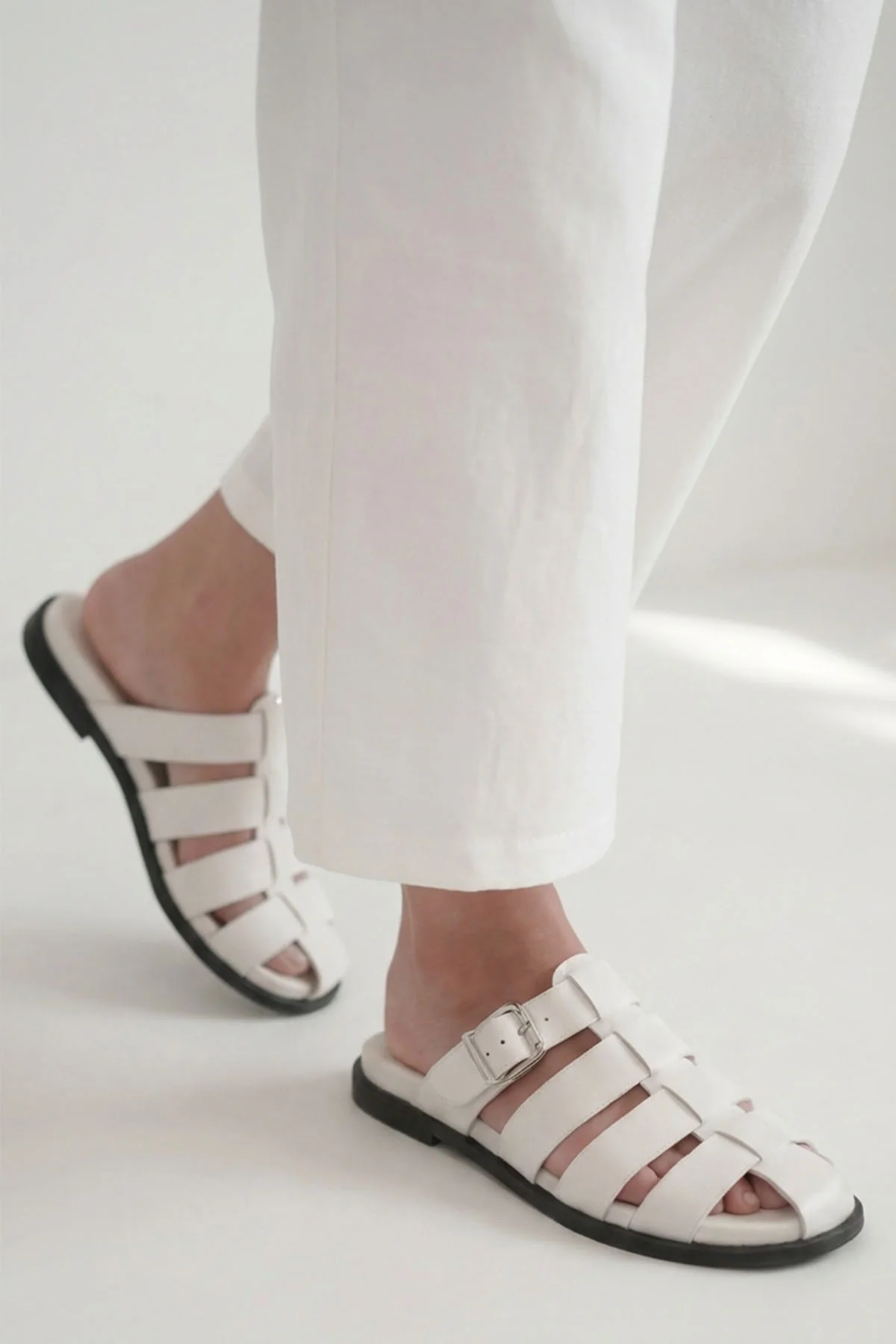 BUCKLED SLIDER SANDALS - Image 5