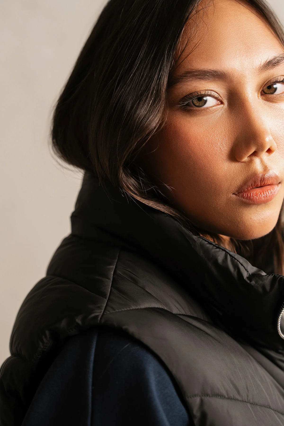 CHEVRON DOWN VEST WITH HOOD - Image 4
