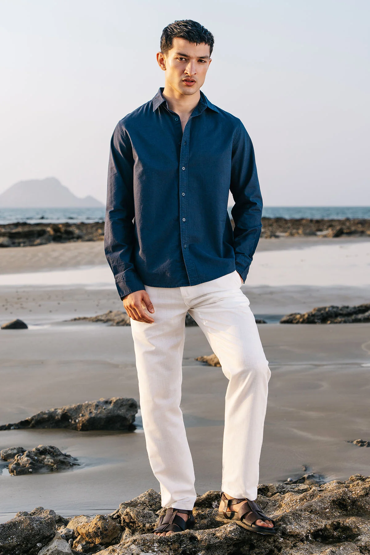 CLASSIC LINEN SHIRT - Image 3