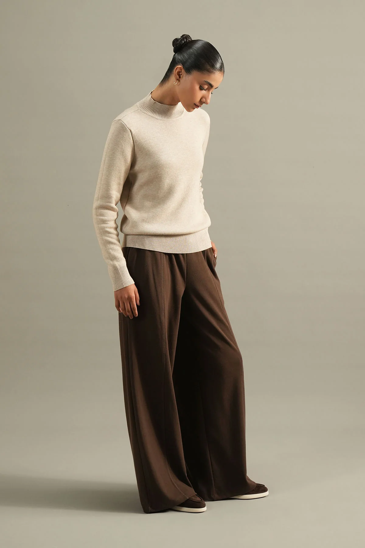 CREW NECK SWEATER