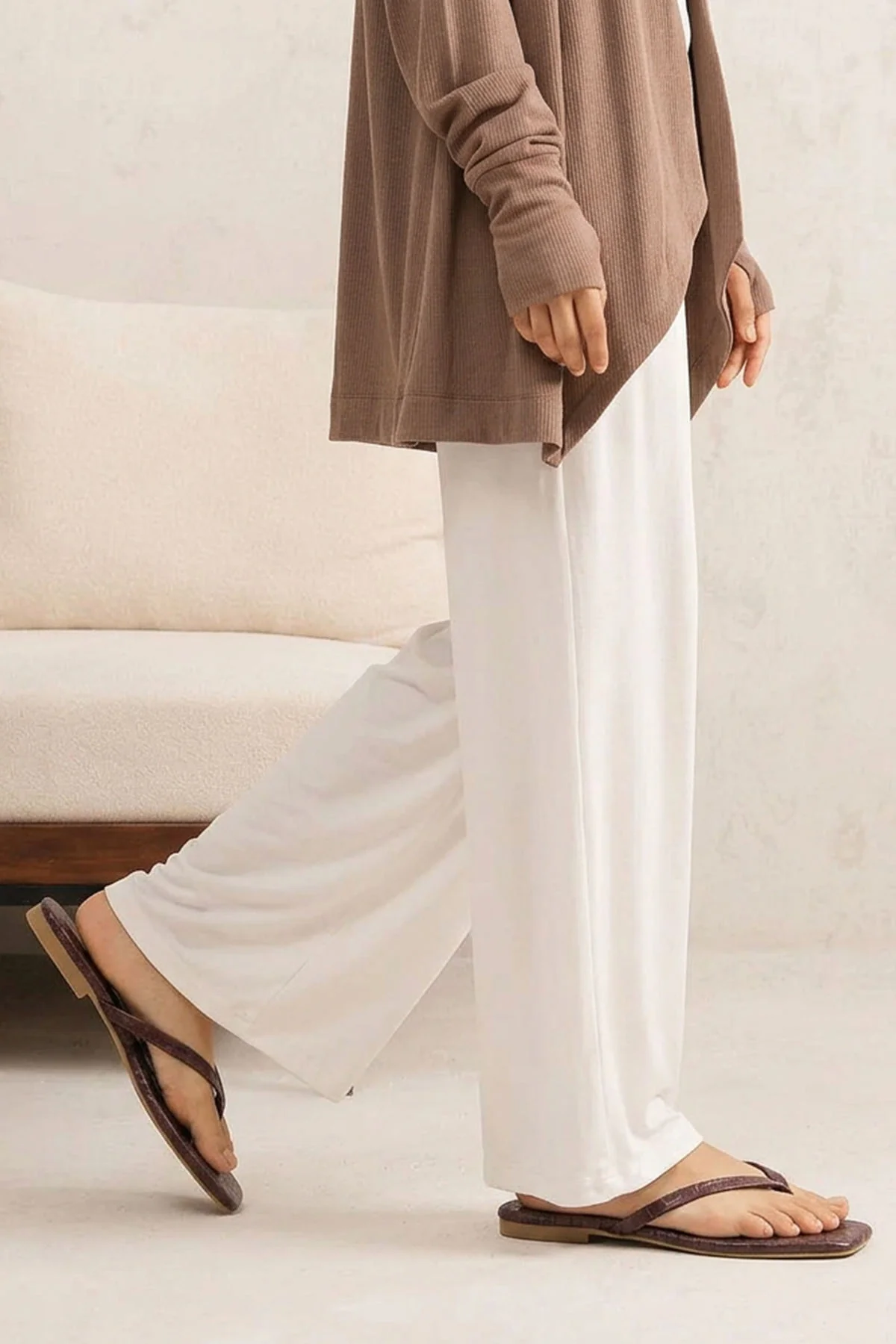 EMBOSSED CROC SLIDES - Image 5