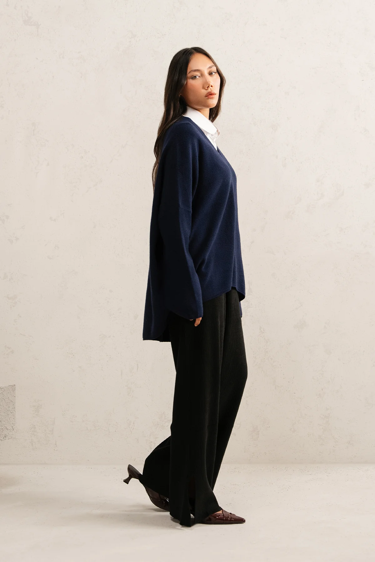FLUID V-NECK SWEATER - Image 6