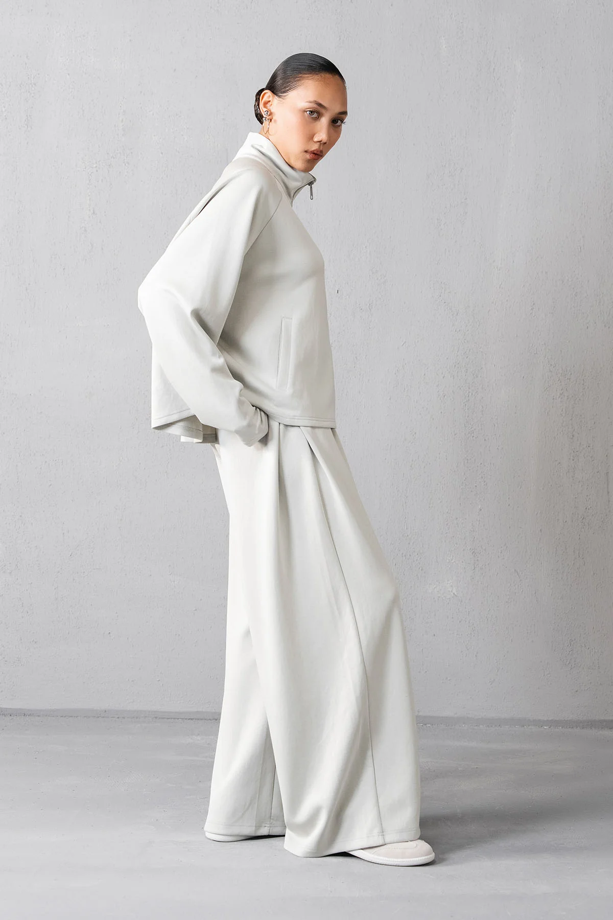 LIGHTWEIGHT WIDE-LEG PANTS - CLOUDLUX - Image 2
