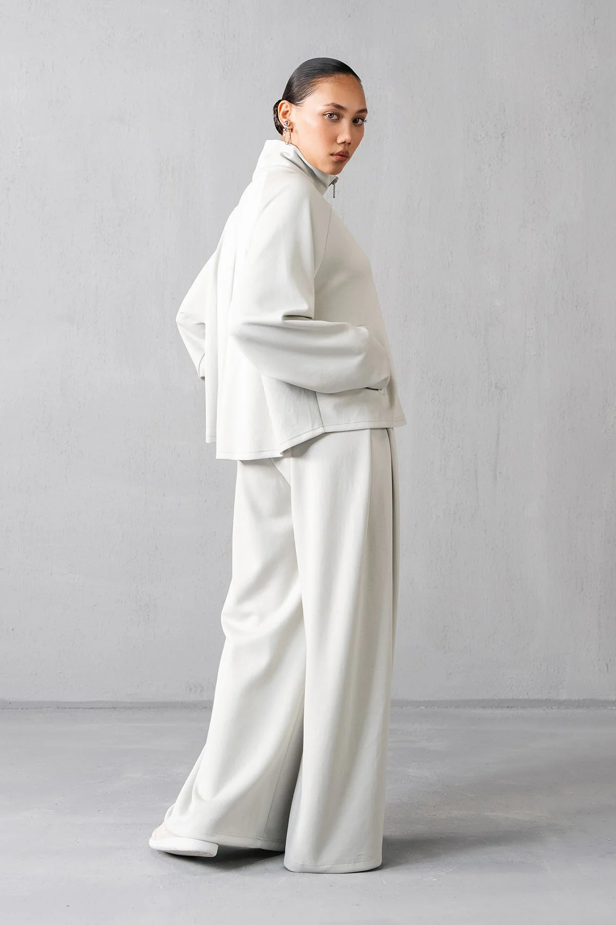 LIGHTWEIGHT WIDE-LEG PANTS - CLOUDLUX - Image 4