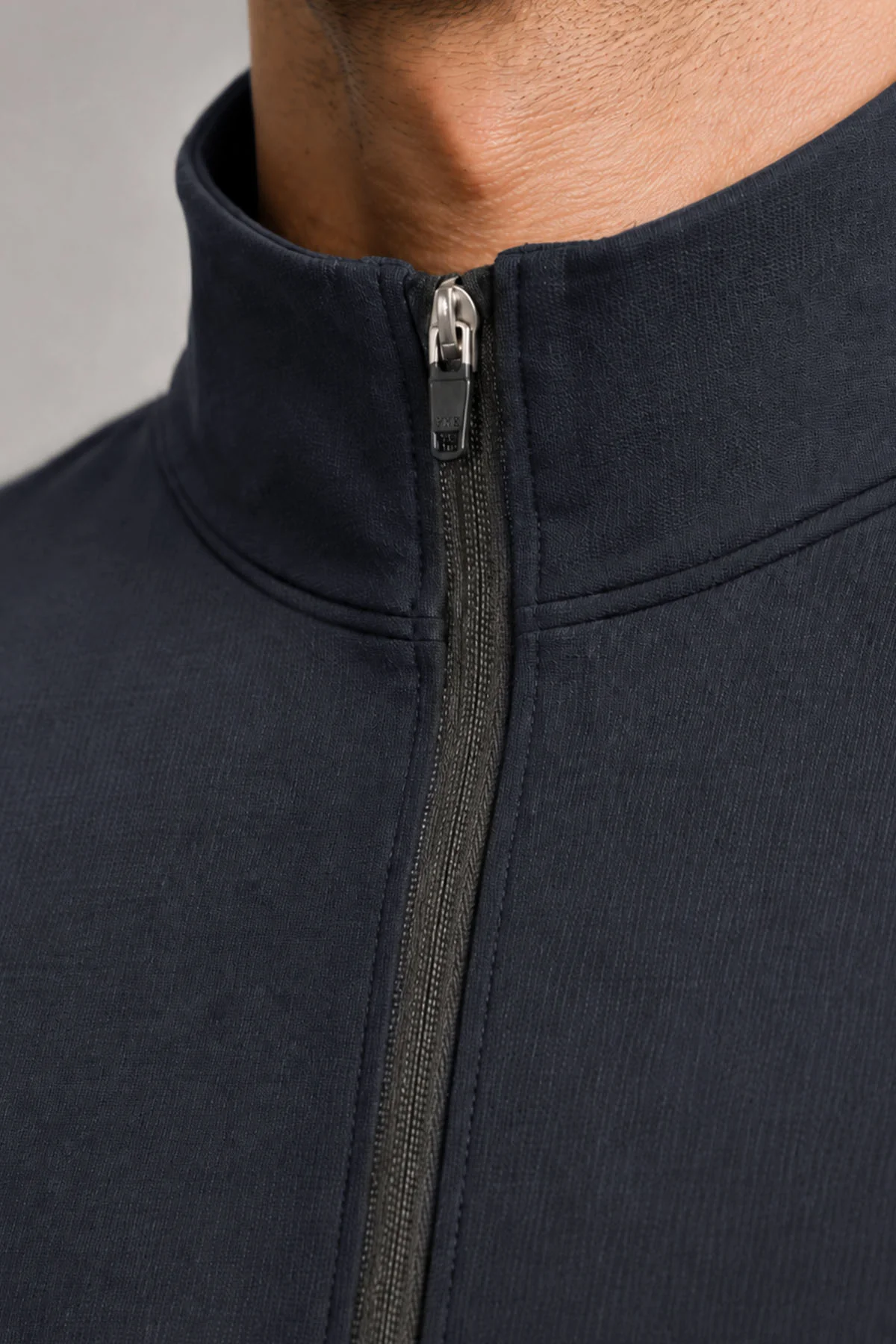 MEN TRAIN QUARTER ZIPPER-RIP STOP - Image 4