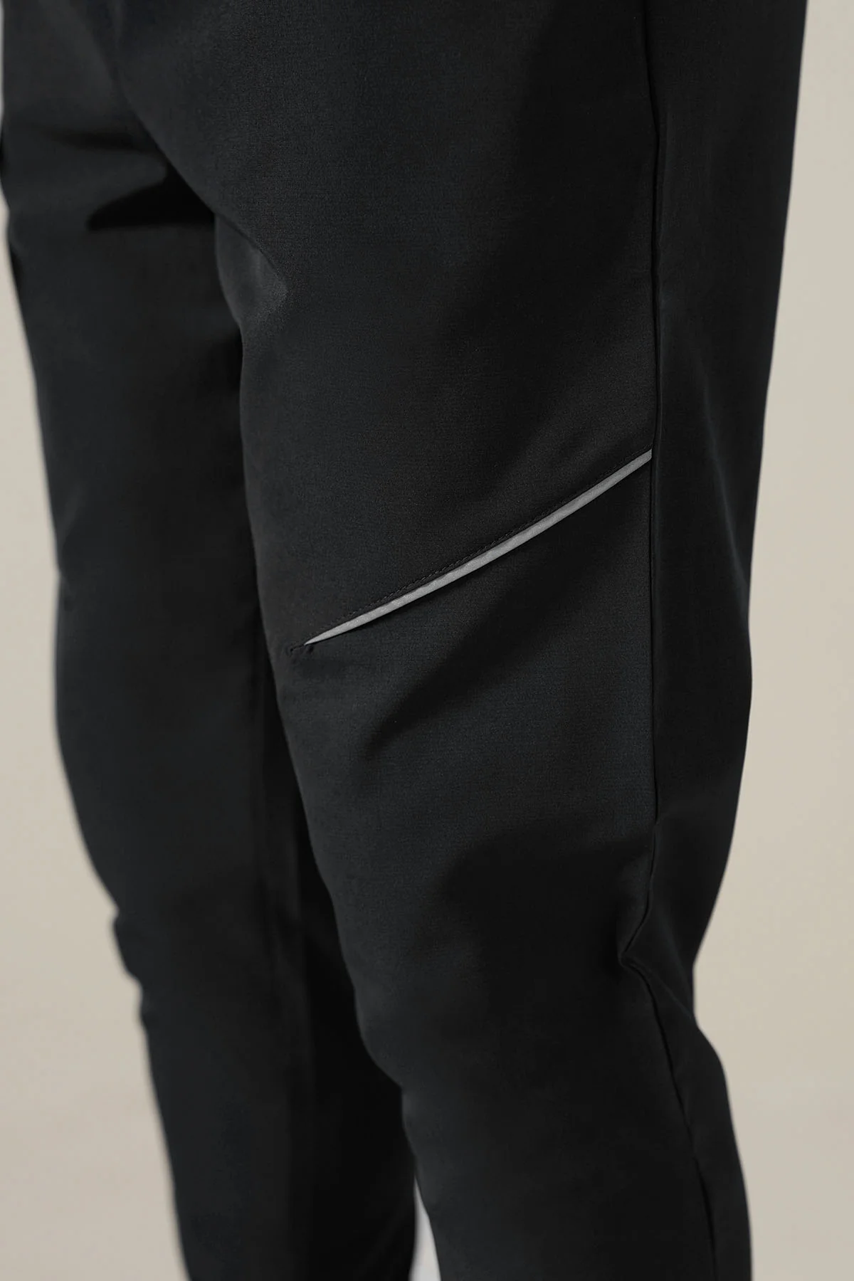 MEN REFLECT TAPERED TRACK PANTS - Image 3