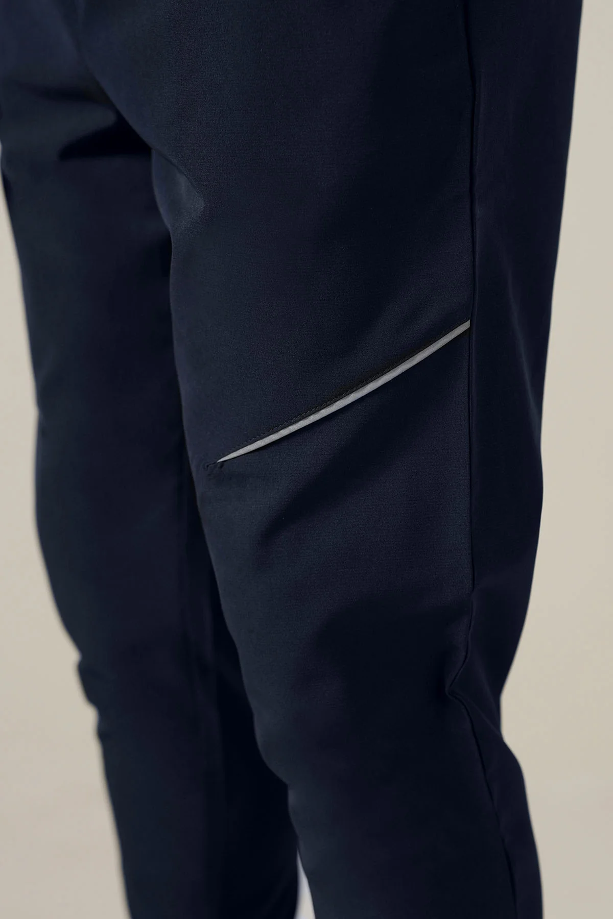 MEN REFLECT TAPERED TRACK PANTS - Image 2