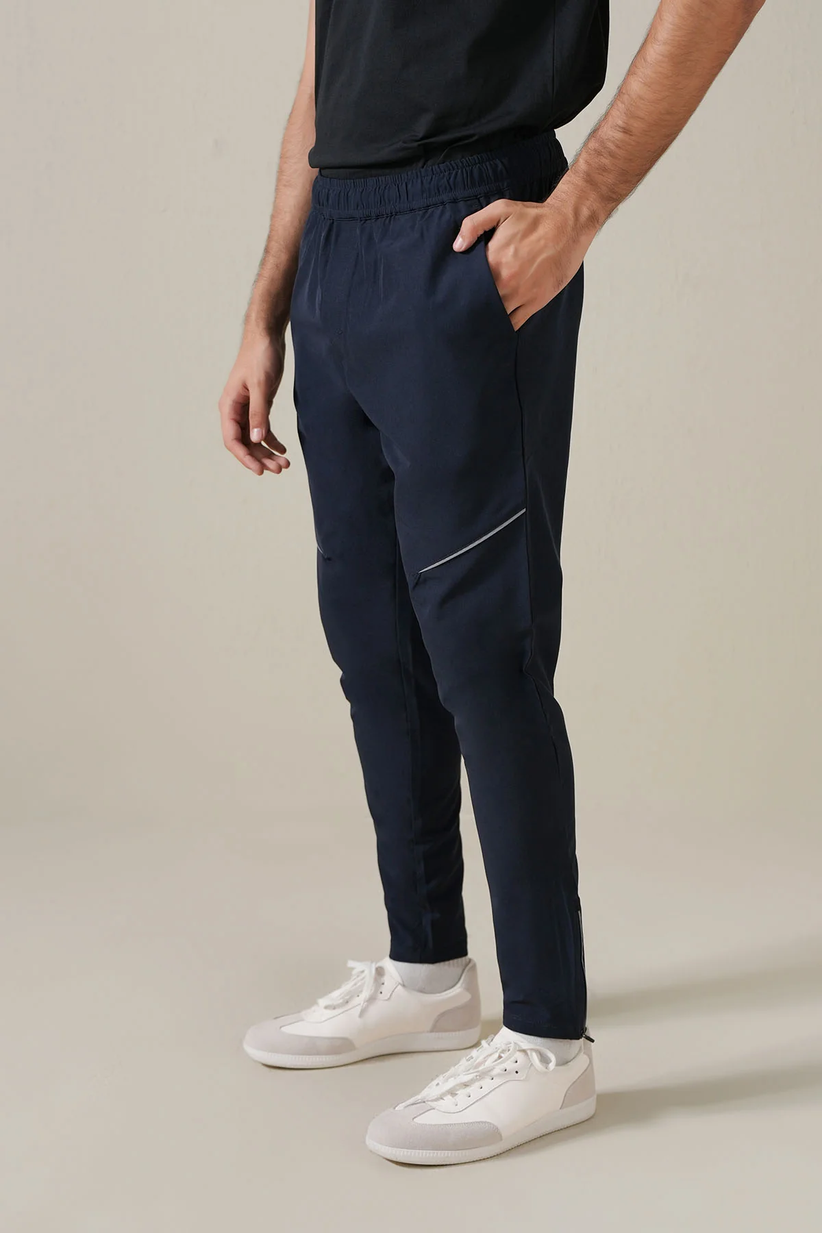 MEN REFLECT TAPERED TRACK PANTS - Image 3