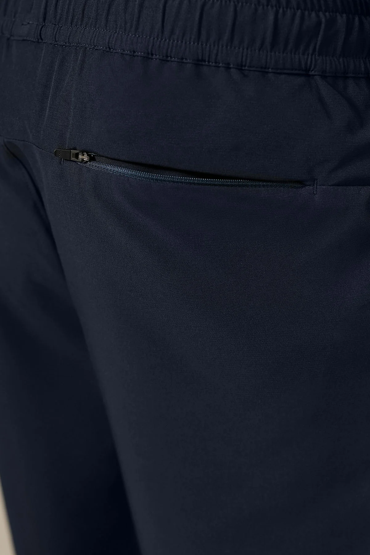 MEN REFLECT TAPERED TRACK PANTS - Image 4