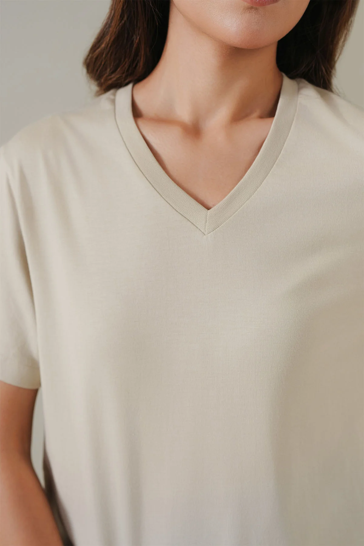  T-SHIRT V-NECK SUPIMA COTTON - Image 3