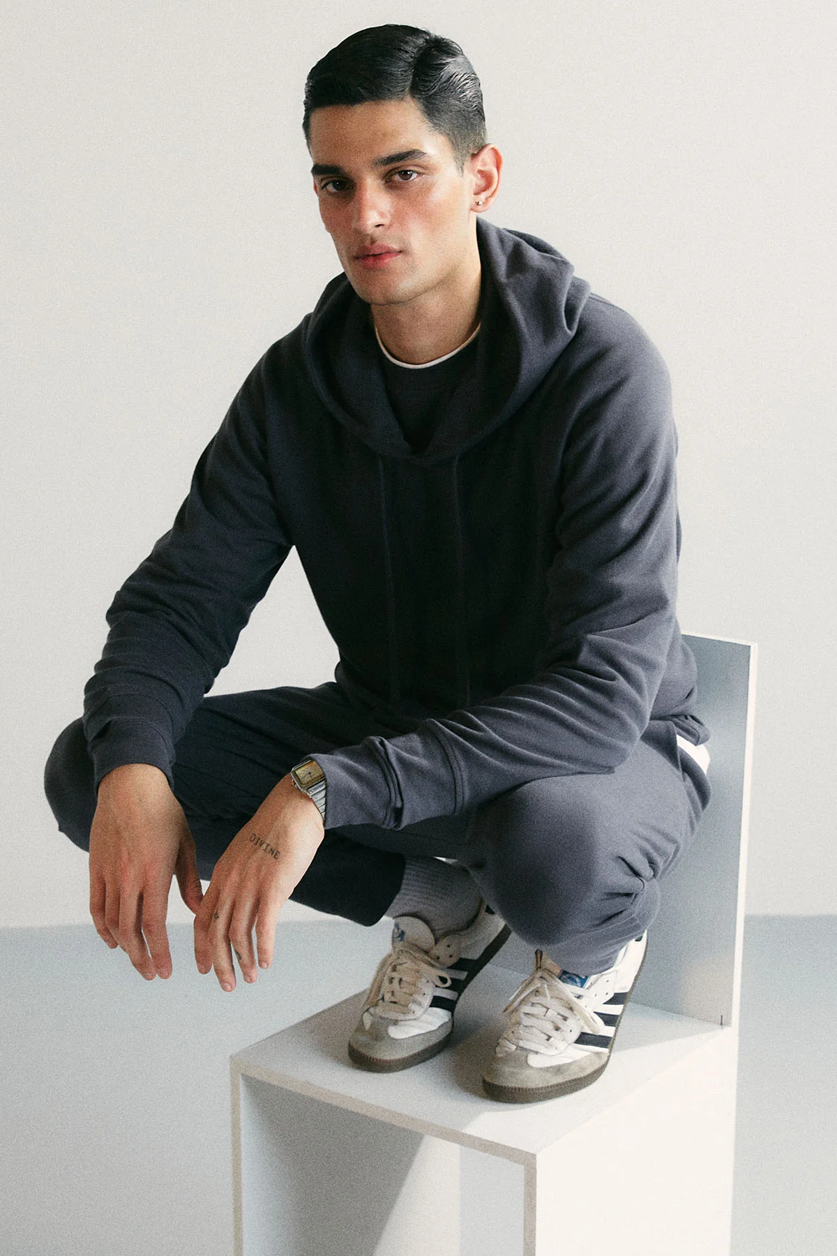 ULTRA LIGHT PULL OVER HOODIE - Image 3