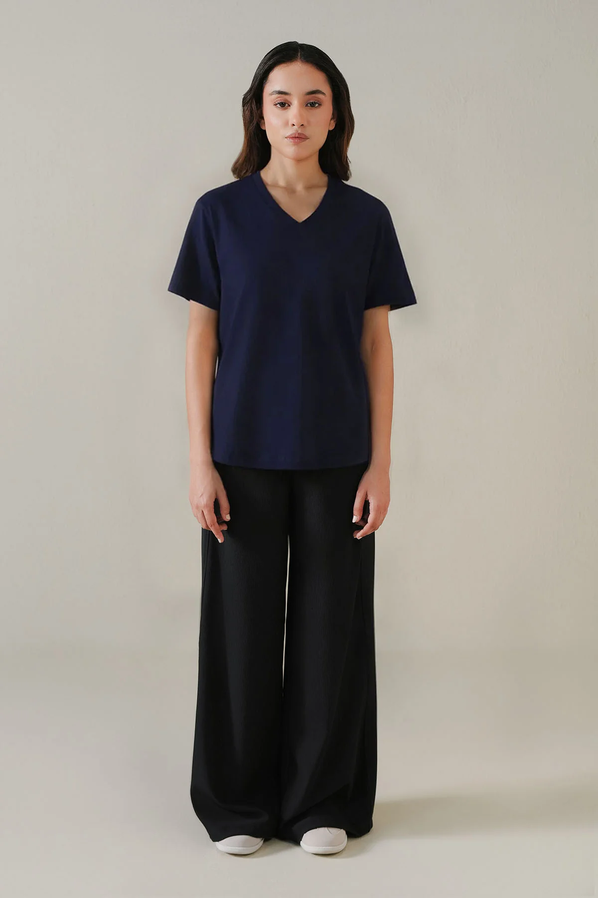 T-SHIRT V-NECK SUPIMA COTTON - Image 4