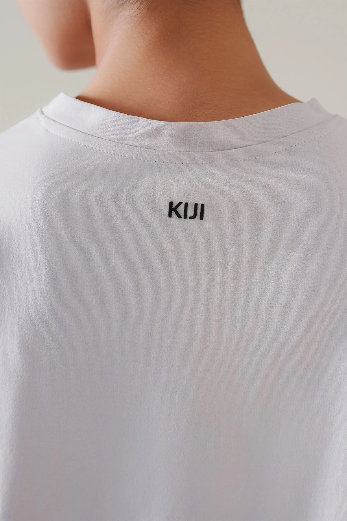 WOMEN ACTIVE V-NECK - Image 4