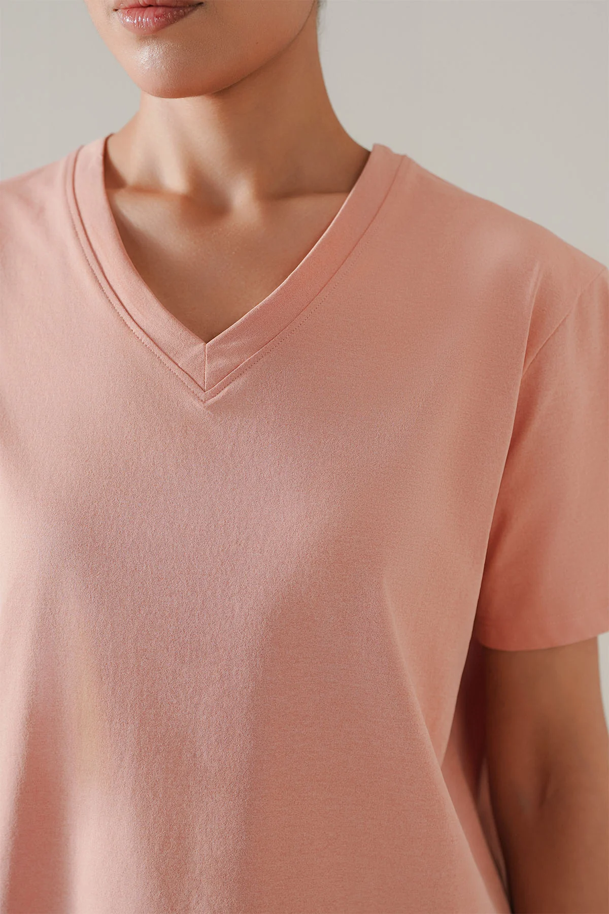 WOMEN ACTIVE V-NECK - Image 3