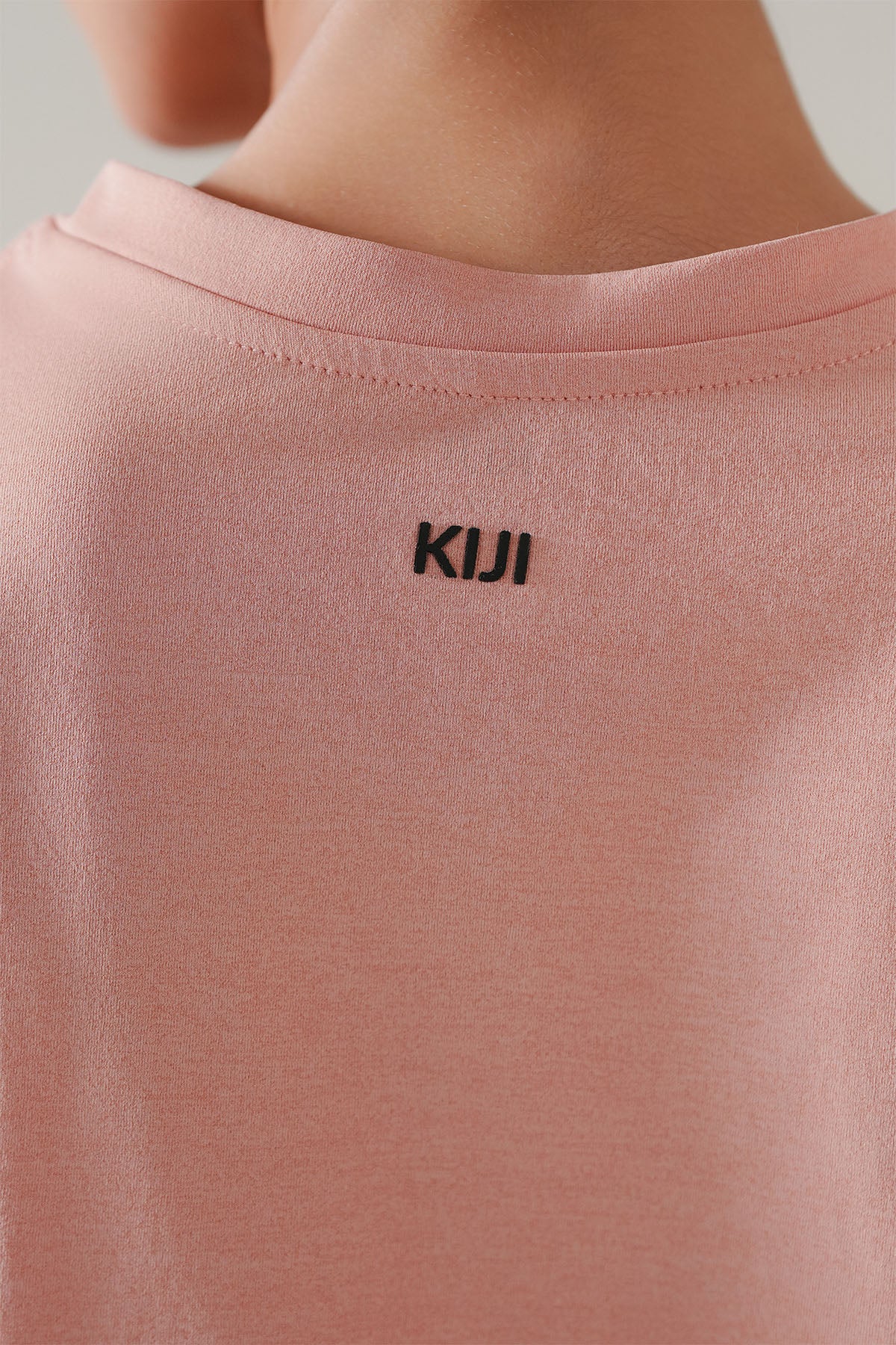 WOMEN ACTIVE V-NECK - Image 4