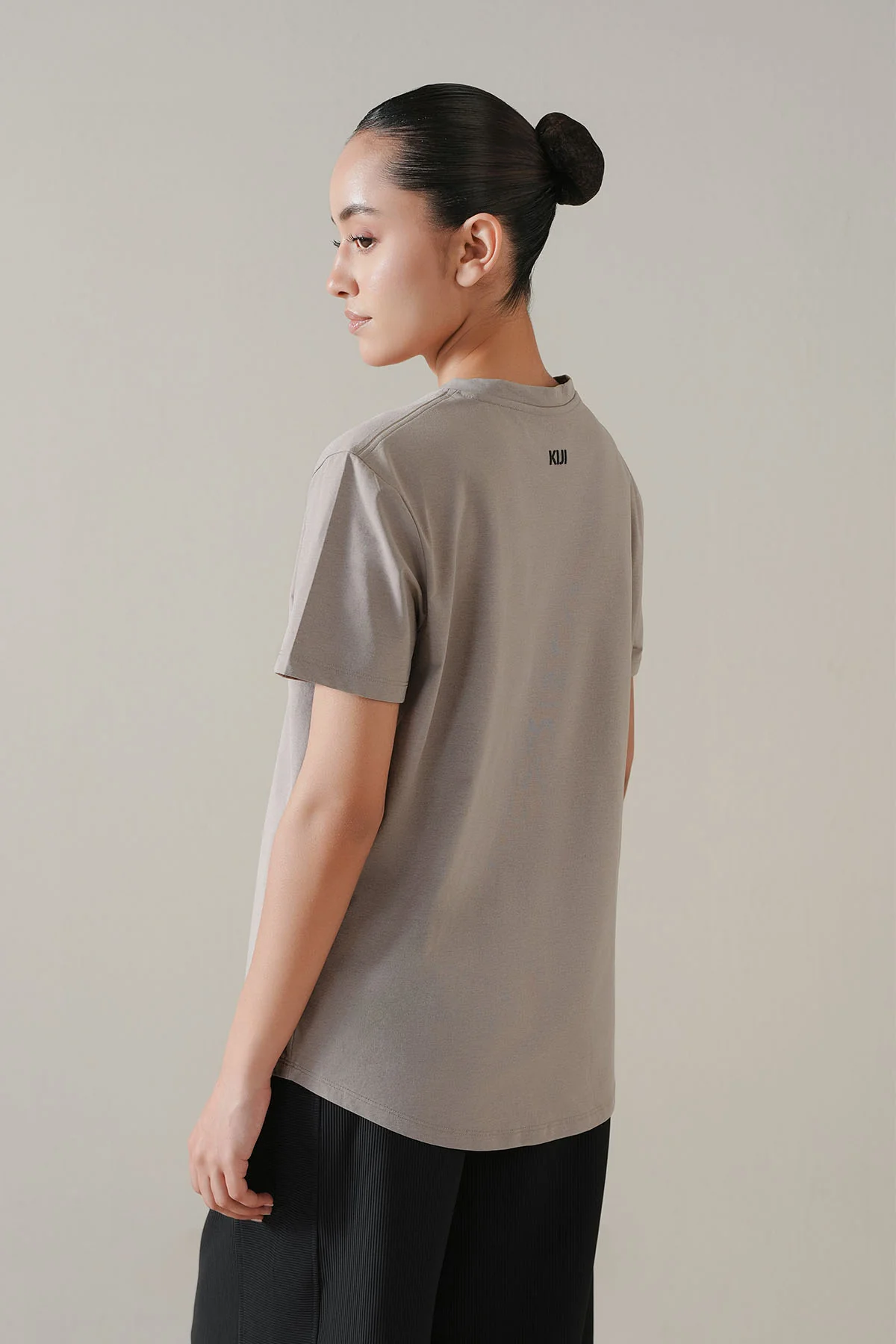 WOMEN ACTIVE V-NECK - Image 5
