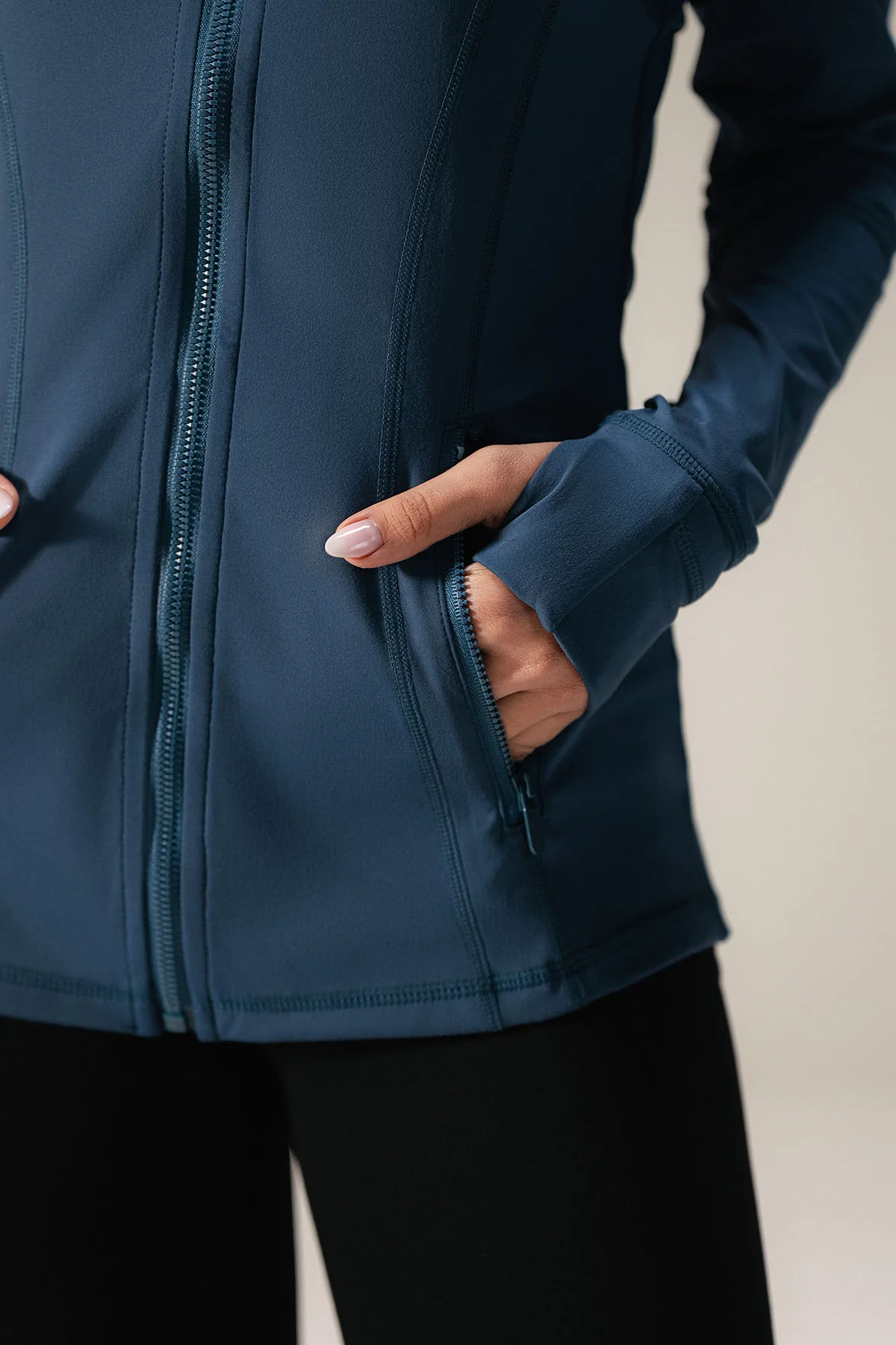 WOMEN PERFORMANCE JACKET - Image 3