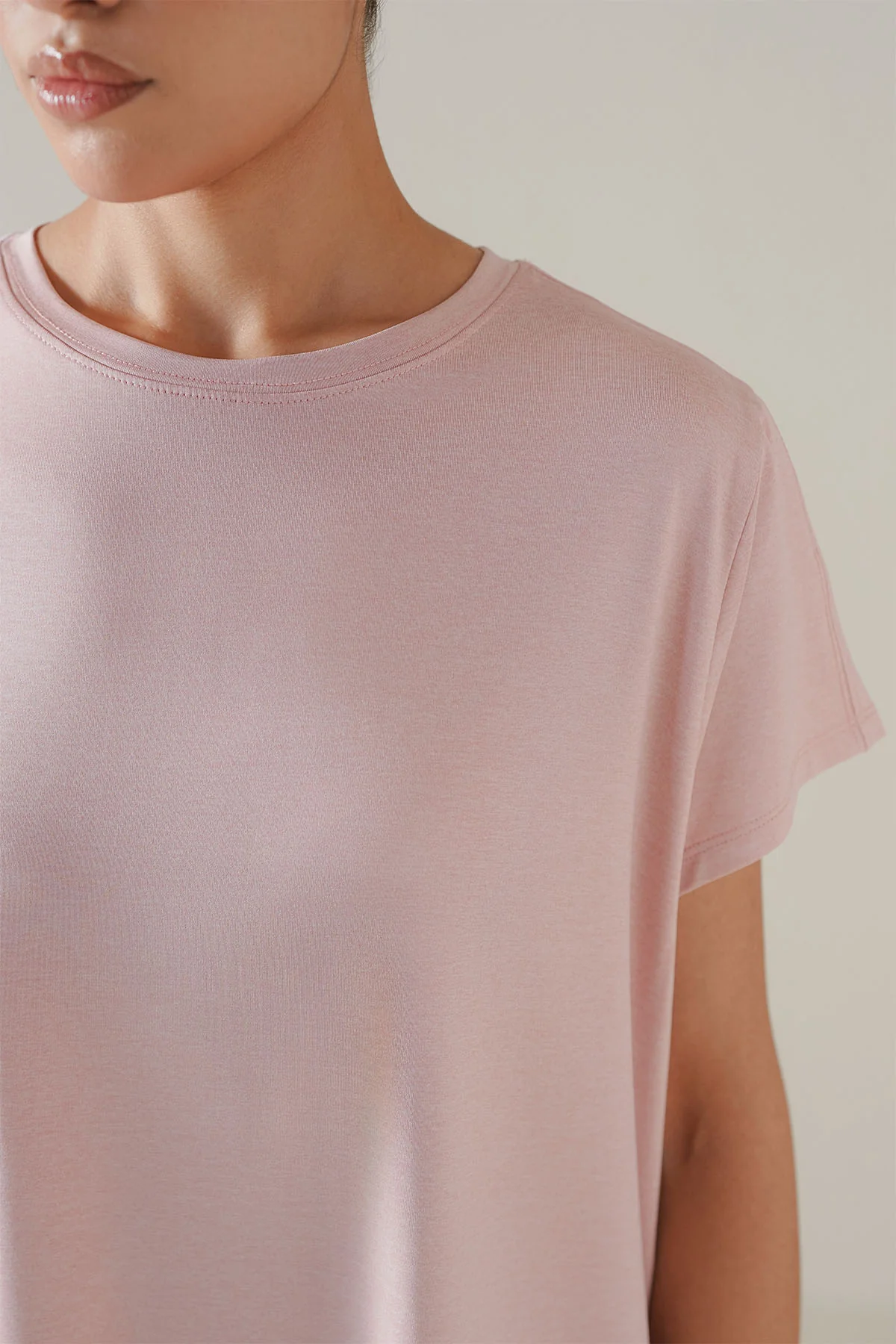 WOMEN STUDIO EASE TEE - Image 2