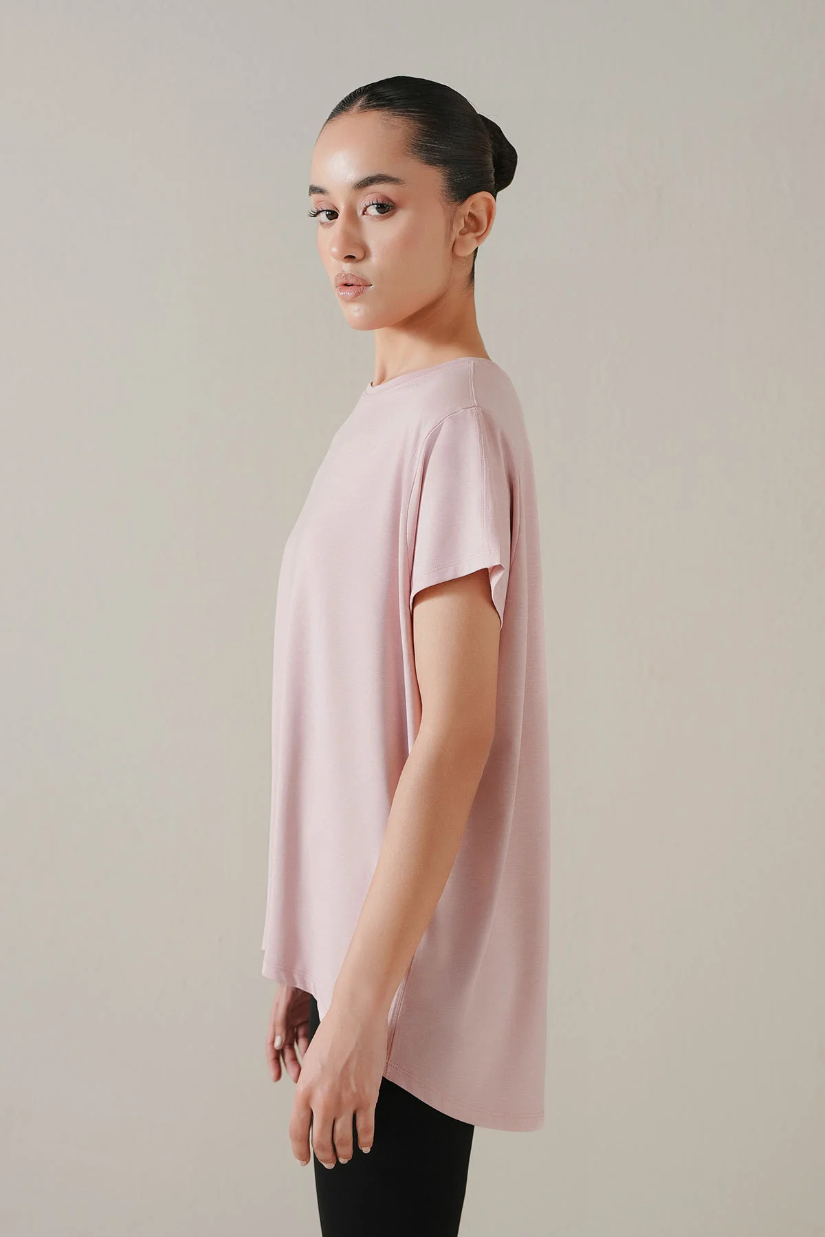 WOMEN STUDIO EASE TEE - Image 3