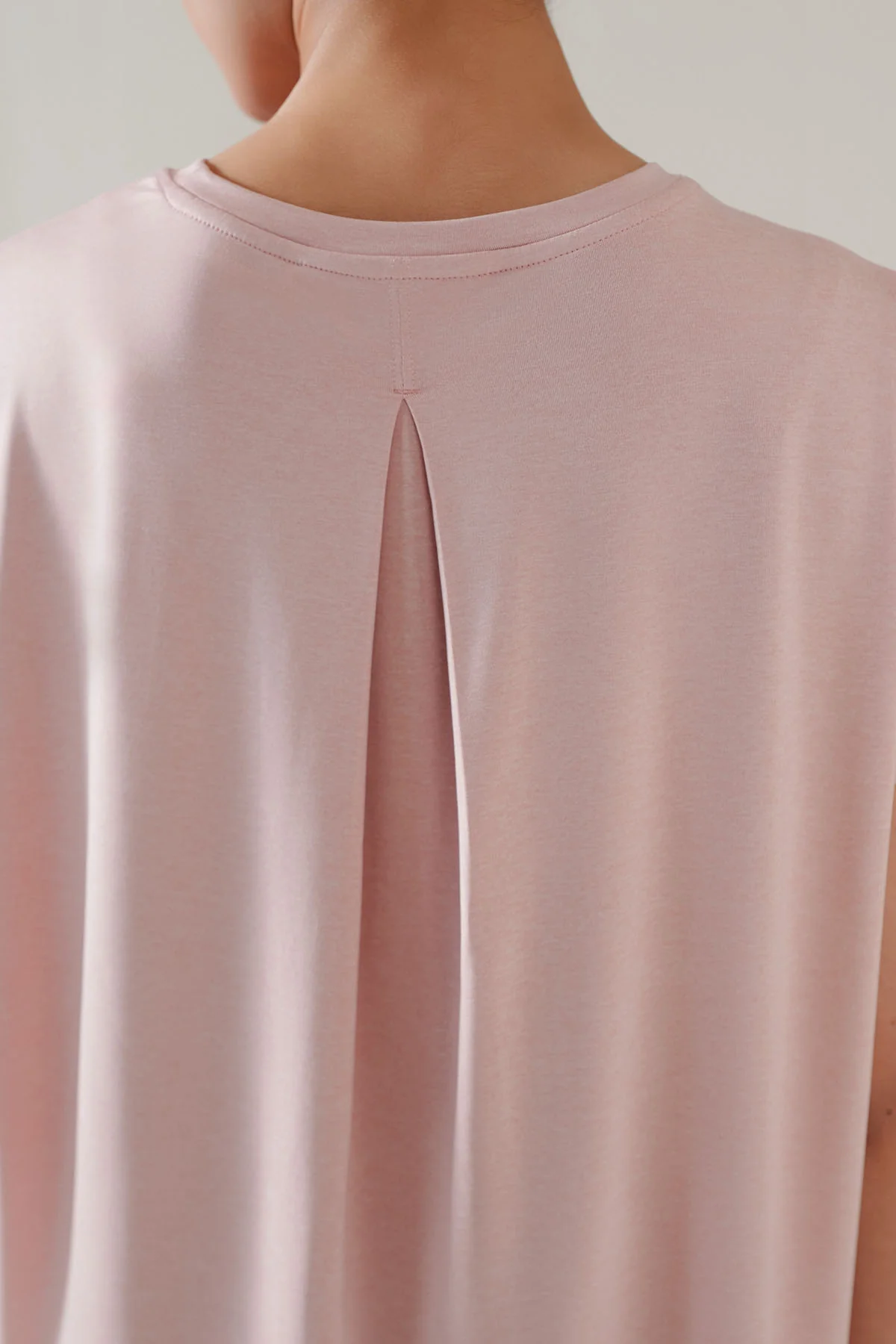 WOMEN STUDIO EASE TEE - Image 5