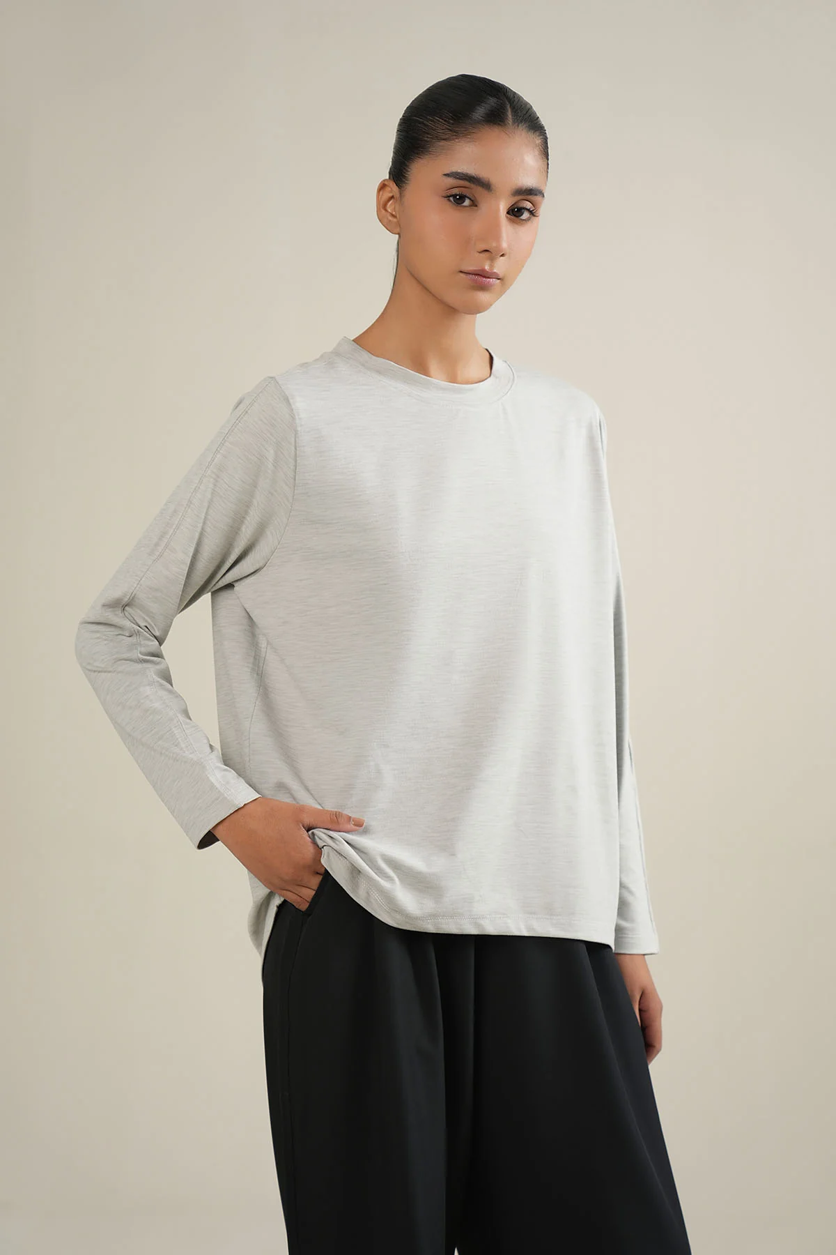 WOMEN WITH EASE TOP