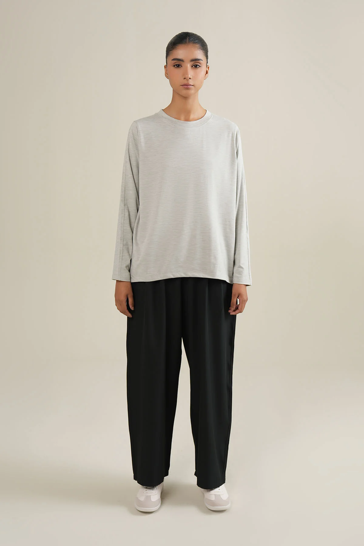 WOMEN WITH EASE TOP - Image 2