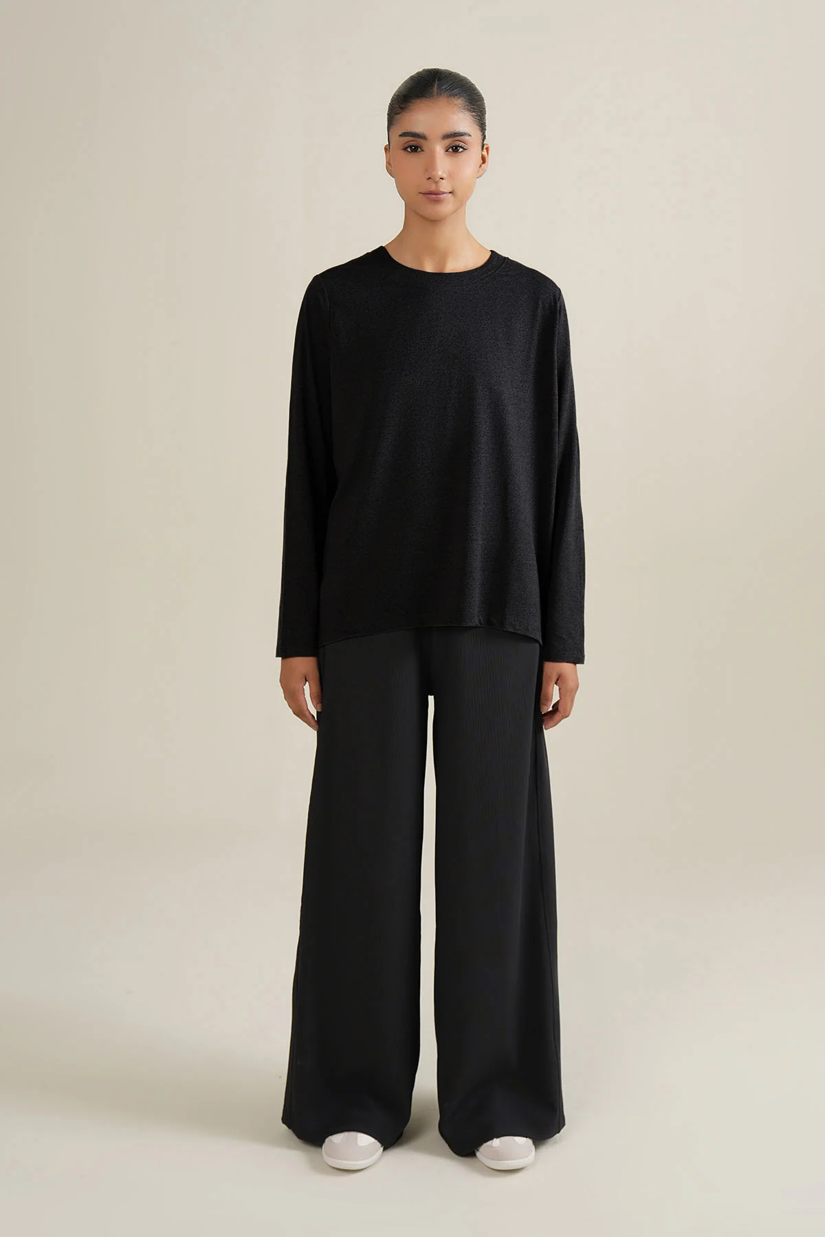 WOMEN WITH EASE TOP - Image 4
